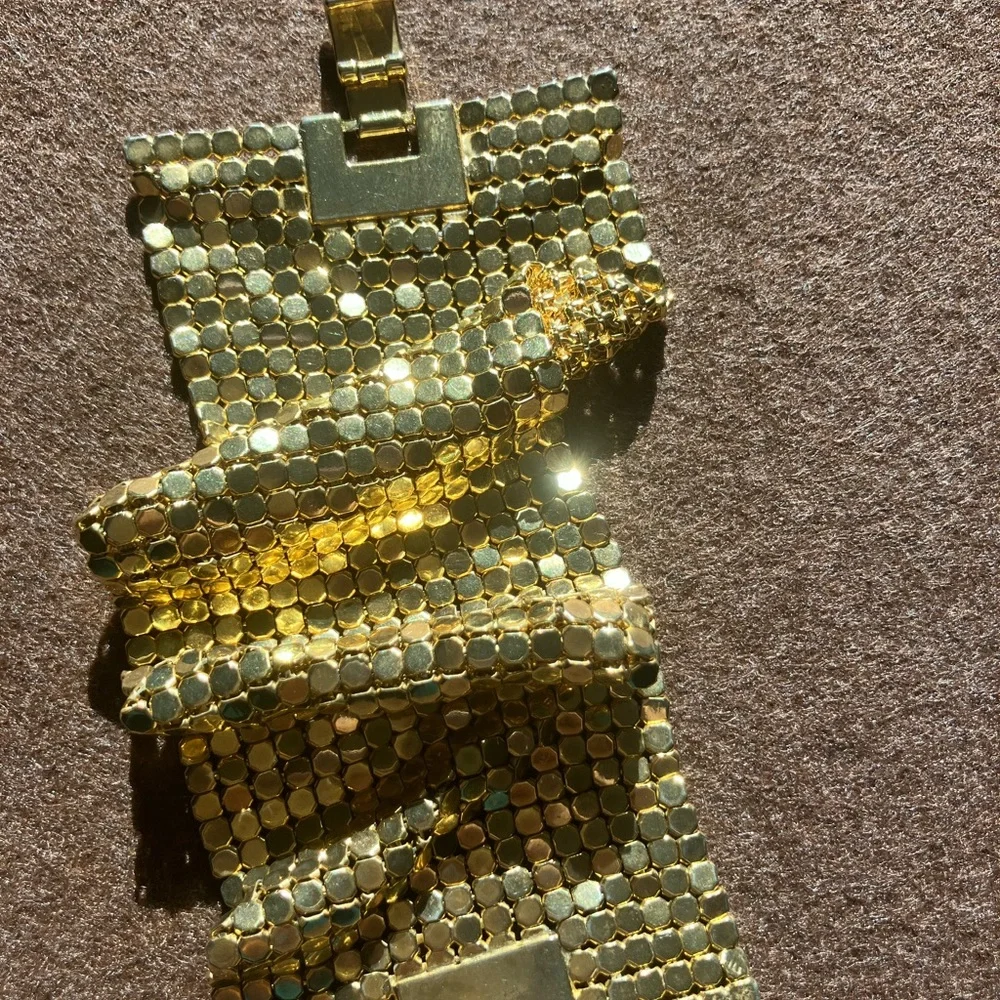 nOir Jewelry Gold Bracelet Elegant Design‎